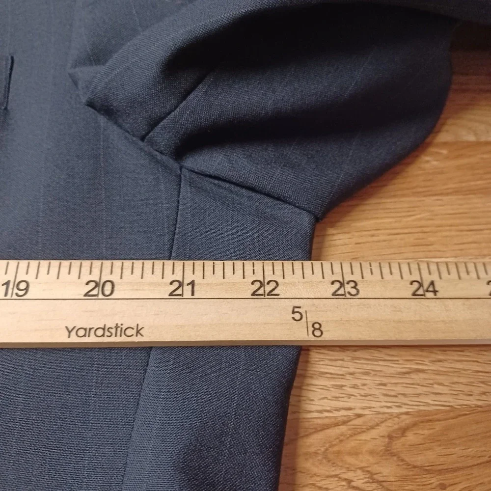 Jos. A. Bank Navy Blue Pinstripe Wool Suit Jacket 42 3-Button Notch Classic Fit